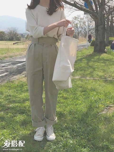 春季米色小清新穿搭，秒變氣質(zhì)鄰家女孩